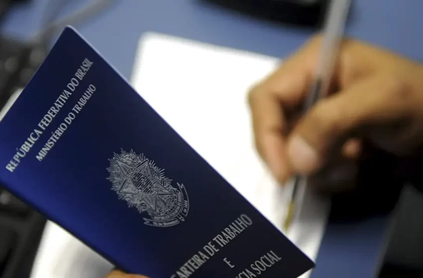  Empregos com carteira assinada e informais batem recordes