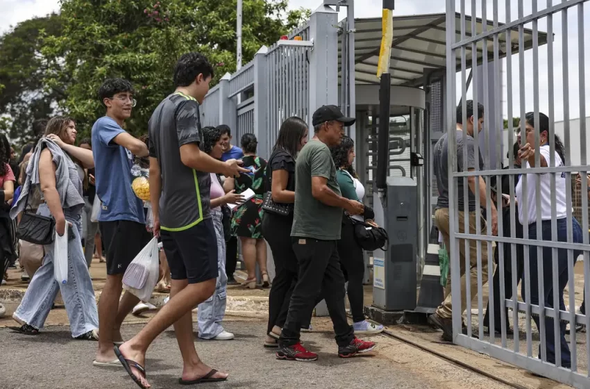  Portões do ENEM são abertos no segundo domingo de provas